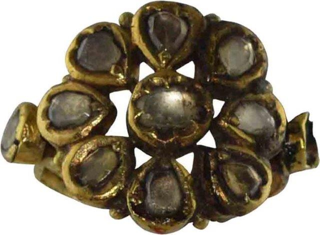 Gold Ring Studded with Daimond.