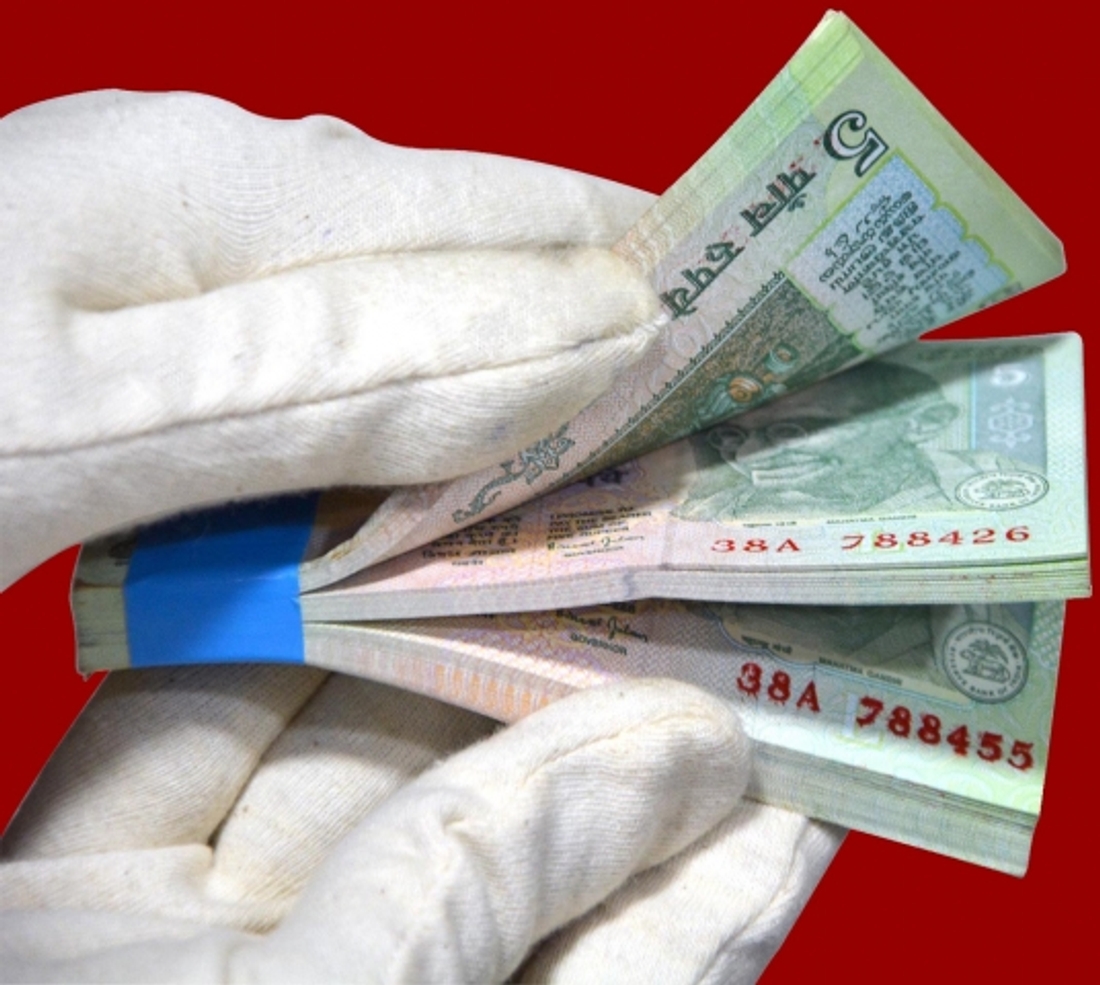 Error Bundle of Five Rupees Bank Notes Signed By Bimal Jalan.