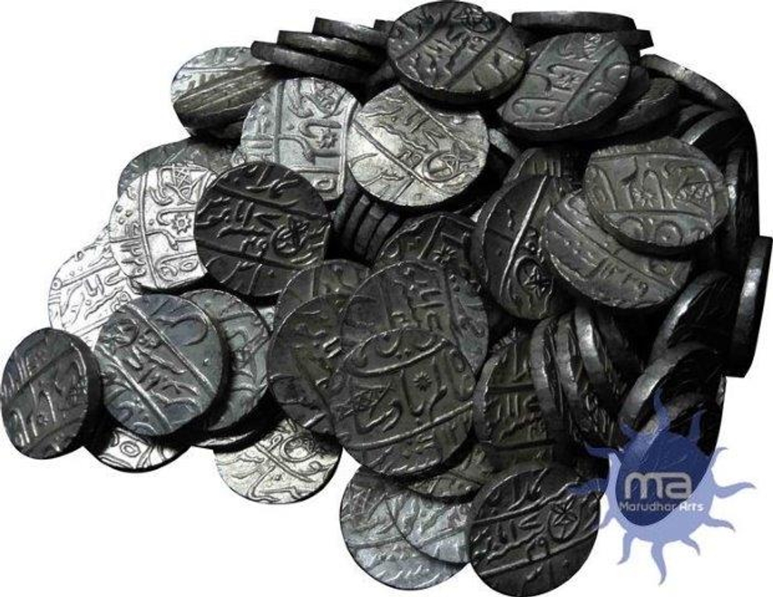 Lot of Hundred Silver Rupee Coins of of Different Mints.