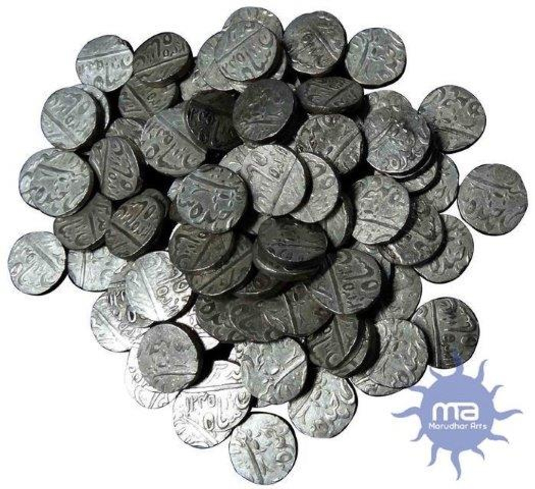 Lot of Hundred Silver Rupee Coins of of Different Mints.