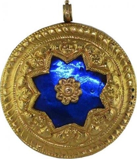 Antique Royal blue Gold Brooch with Floral work of  Ninetieth Century.