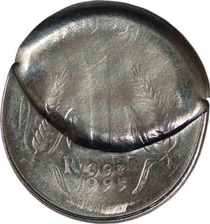 Error Steel One Rupee Coin of Republic India of 1995.